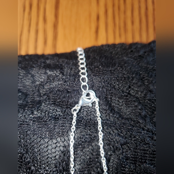 AVON Fit for a princess necklace and earrings set. - Picture 5 of 6